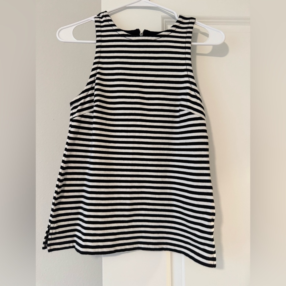 🔥$10 FINAL PRICE🔥 BANANA REPUBLIC Black & White Striped Sleeveless Crewneck Tank - Picture 2 of 6